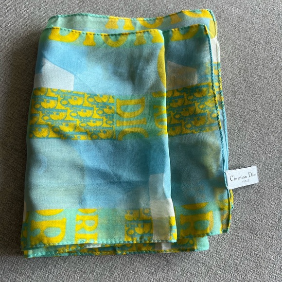 VINTAGE DIOR/ JOHN GALLIANO 100% Silk Scarf
2005 J’Adore Collection - Picture 4 of 5